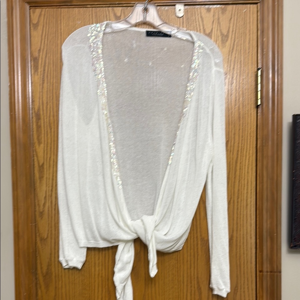 Elegant white tie cover